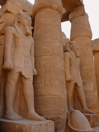 Statuen am Luxor Tempel Fotos