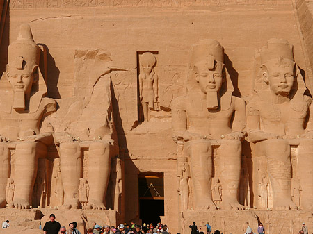 Fotos Tempel mit Touristen | Abu Simbel