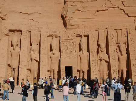 Fotos Tempel mit Touristen | Abu Simbel