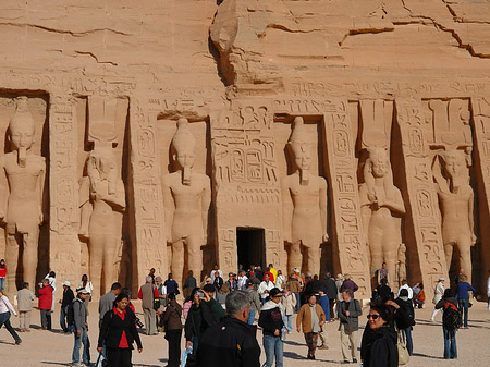 Fotos Tempel mit Touristen | Abu Simbel