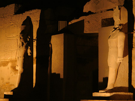 Karnak Tempel bei Nacht Foto 