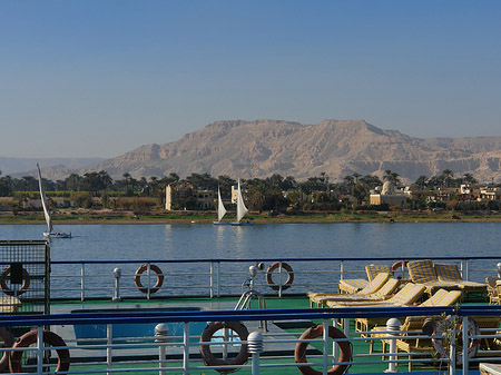 Fotos Berg vom Schiff aus | Luxor