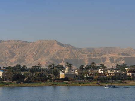 Foto Berg vom Schiff aus - Luxor