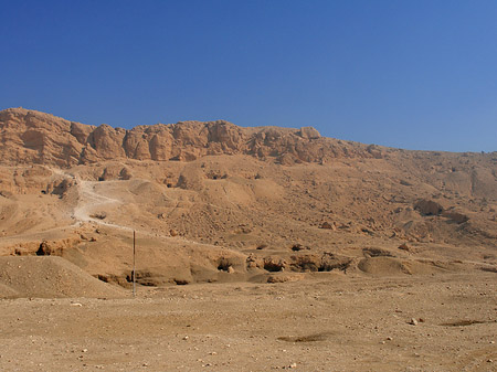 Fotos Eingang zum Tempel mit Berg