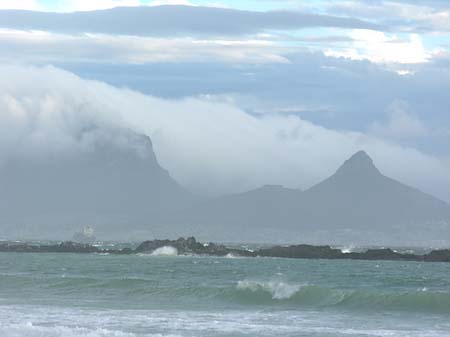 Der Tafelberg mit Wasser Foto 