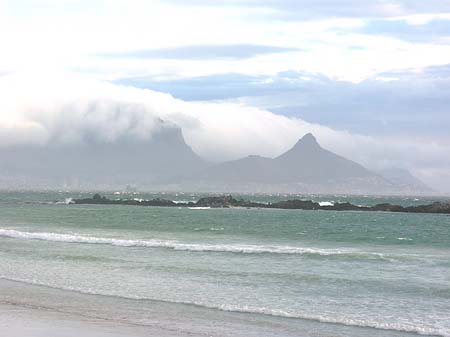 Der Tafelberg mit Wasser Foto 